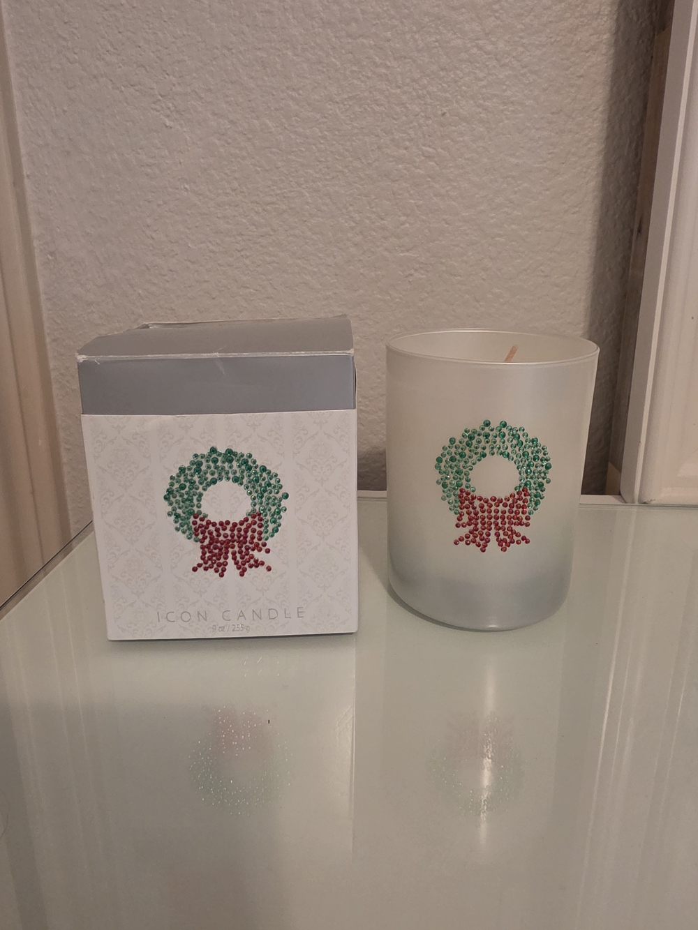 Frosted Glass Holiday Wreath Candle - Green & Red